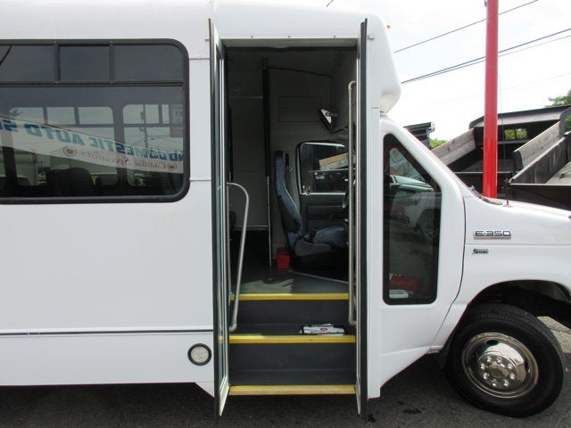 2019 Ford E-350, 9 PASSENGER HANDICAP BUS E-350 SRW 138" WB