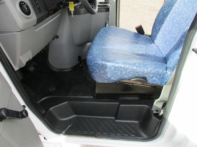 2019 Ford E-350, 9 PASSENGER HANDICAP BUS E-350 SRW 138" WB