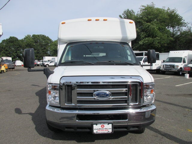 2019 Ford E-350, 9 PASSENGER HANDICAP BUS E-350 SRW 138" WB