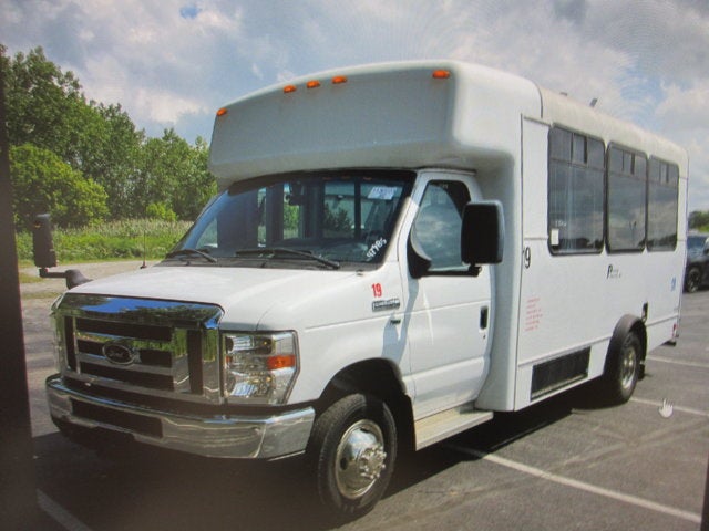 2019 Ford E-350, 9 PASSENGER HANDICAP BUS E-350 SRW 138" WB