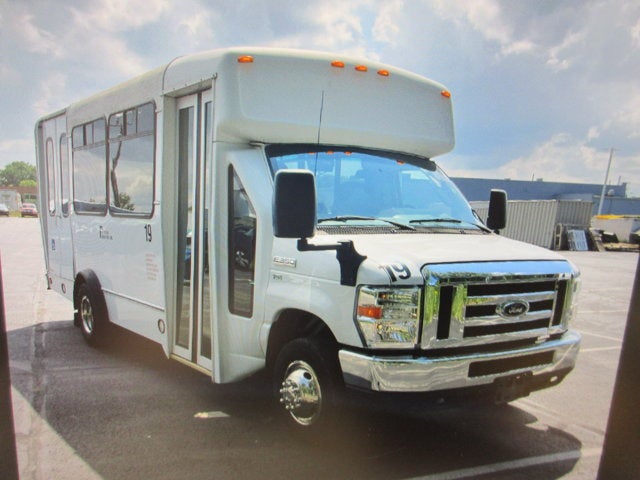 2019 Ford E-350, 9 PASSENGER HANDICAP BUS E-350 SRW 138" WB