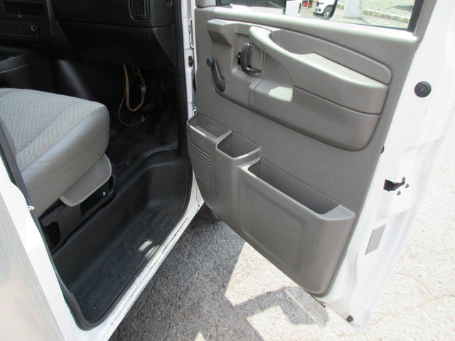2015 Ford E350, 10 PASS, HANDICAP BUS E-350 Super Duty 138" DRW
