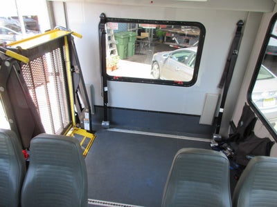 2015 Ford E350, 10 PASS, HANDICAP BUS E-350 Super Duty 138" DRW