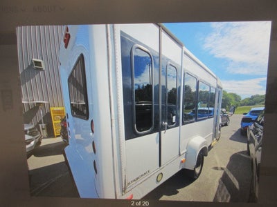 2014 Ford E-350,10 PASSENGER HANDICAP BUS E-350 Super Duty 138" 5-Spd SRW
