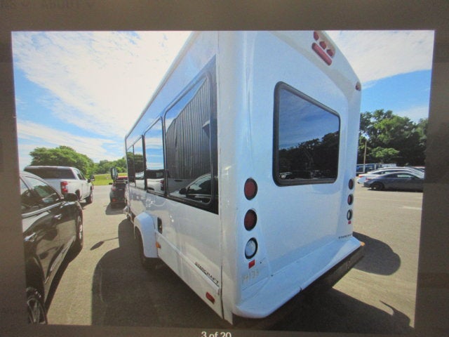 2014 Ford E-350,10 PASSENGER HANDICAP BUS E-350 Super Duty 138" 5-Spd SRW