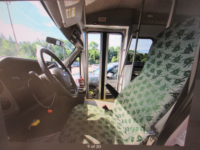 2014 Ford E-350,10 PASSENGER HANDICAP BUS E-350 Super Duty 138" 5-Spd SRW