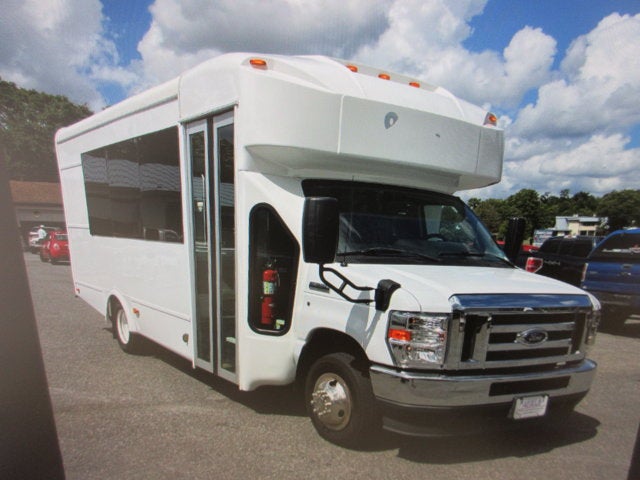 2022 Ford E-350, 14 PASSENGER SHUTTLE BUS E-350 SRW 138" WB