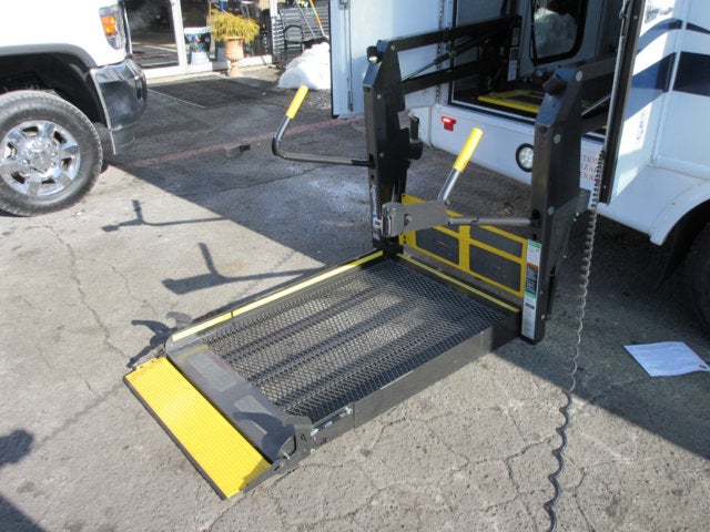 2017 Ford E-Series Cutaway E350, 12 PASSENGER BUS, HANDICAPPED BUS