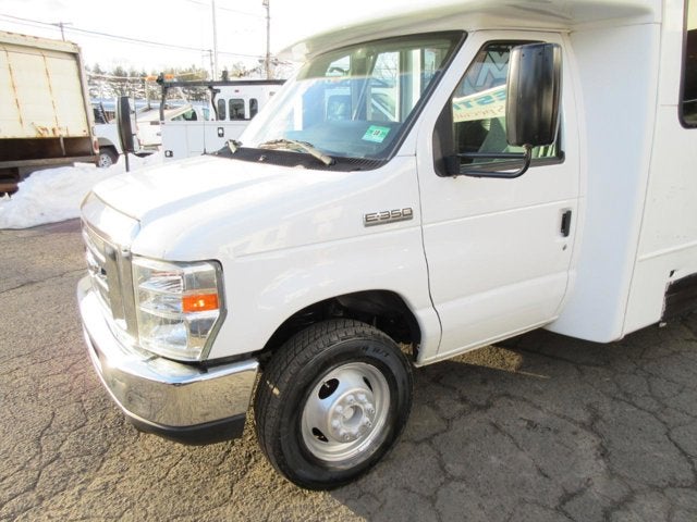 2017 Ford E-Series Cutaway 12 PASSENGER, HANDICAPPED BUS