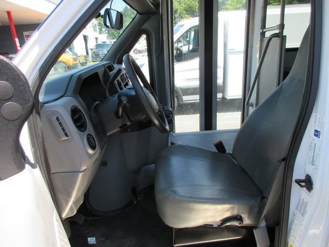 2019 Ford E-350, 12 PASS, HANDICAP BUS E-350 SRW 138" WB