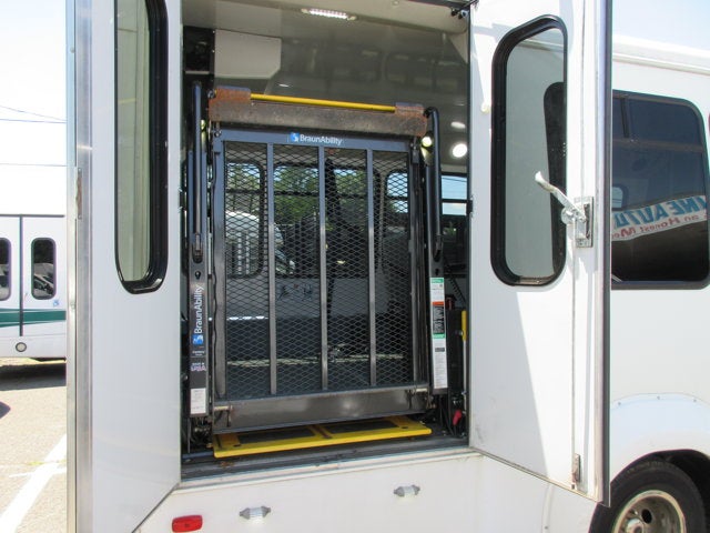 2019 Ford E-350, 12 PASS, HANDICAP BUS E-350 SRW 138" WB