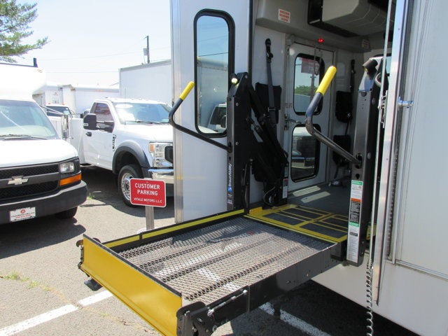 2019 Ford E-350, 12 PASS, HANDICAP BUS E-350 SRW 138" WB