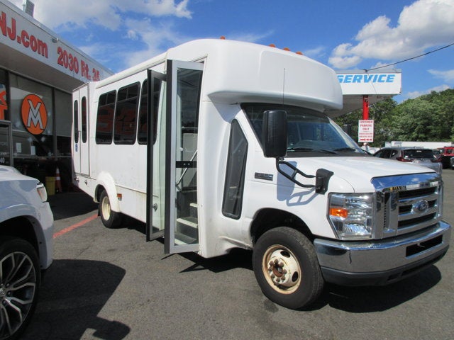 2017 Ford E-350, 12 PASSENGER HANDICAP BUS E-350 DRW 138" WB