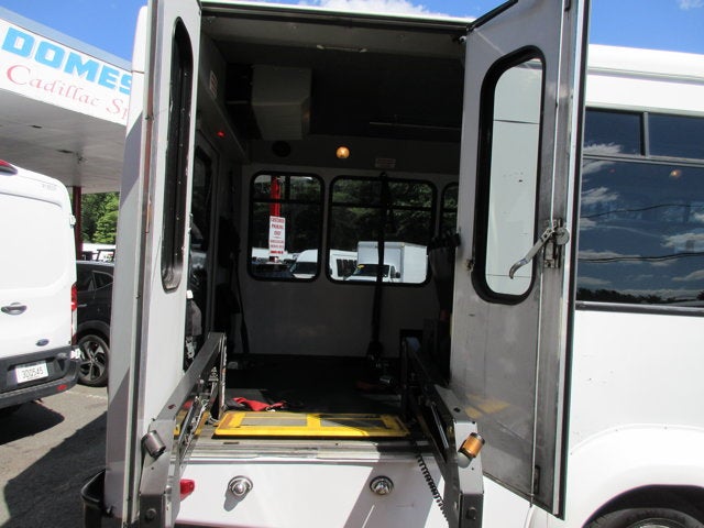 2017 Ford E-350, 12 PASSENGER HANDICAP BUS E-350 DRW 138" WB