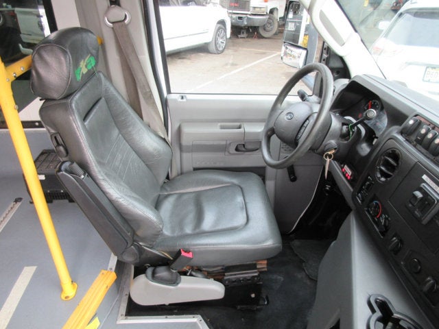 2017 Ford E-Series Cutaway E450 HANDICAPPED BUS, 8 PASSENGER BUS