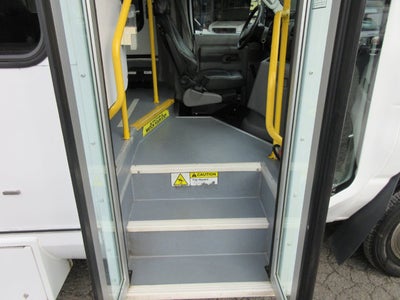 2017 Ford E-Series Cutaway E450 HANDICAPPED BUS, 8 PASSENGER BUS