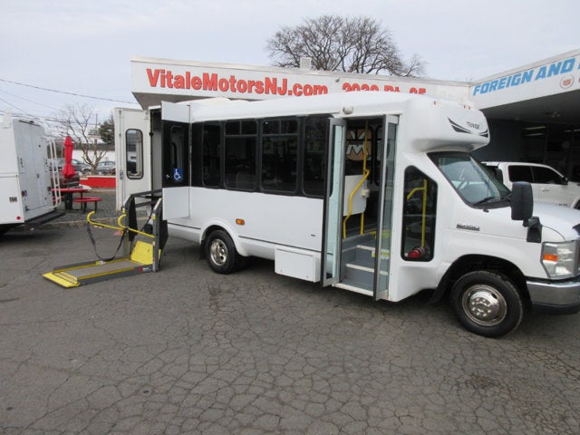 2017 Ford E-Series Cutaway E450 HANDICAPPED BUS, 8 PASSENGER BUS