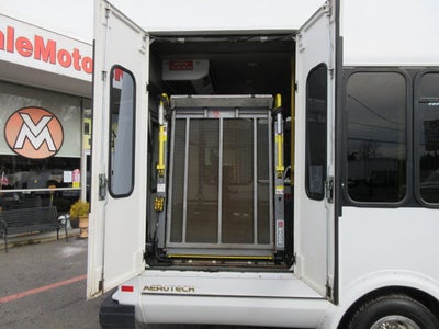 2017 Ford E-Series Cutaway E450 HANDICAPPED BUS, 8 PASSENGER BUS