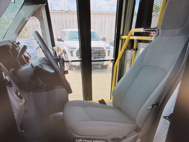 2017 Ford E-Series Cutaway E-450 DRW 176" WB