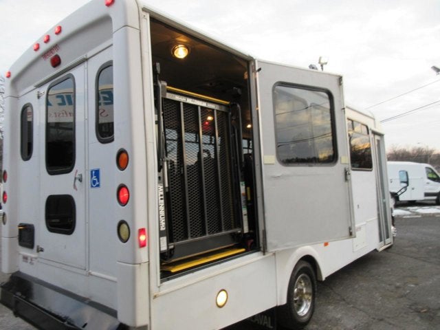 2013 Ford Econoline Commercial Cutaway 16 passenger Handicapped Bus