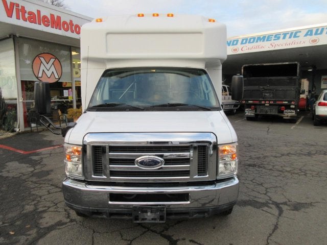 2013 Ford Econoline Commercial Cutaway 16 passenger Handicapped Bus