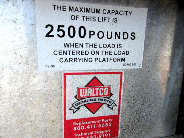 2016 Ford F-650 24' BOX TRUCK, LIFTGATE