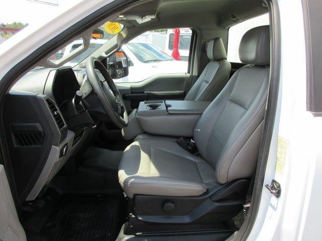 2020 Ford F350 8' BOX TRUCK, LIFTGATE XL