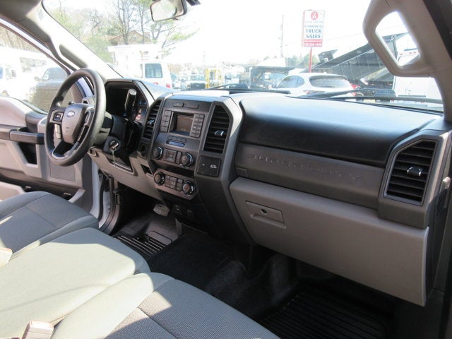 2019 Ford Super Duty F-450 DRW 17' FLATBED, LIFTGATE