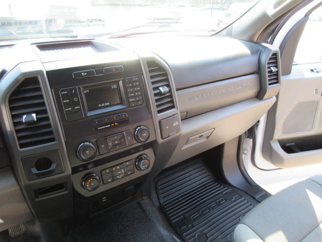 2019 Ford Super Duty F-450 DRW 17' FLATBED, LIFTGATE