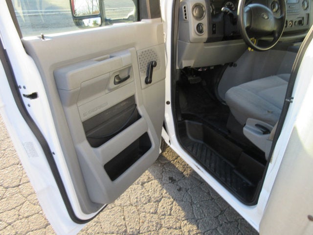 2009 Ford Econoline Commercial Cutaway E-350 Super Duty 16' BOX TRUCK