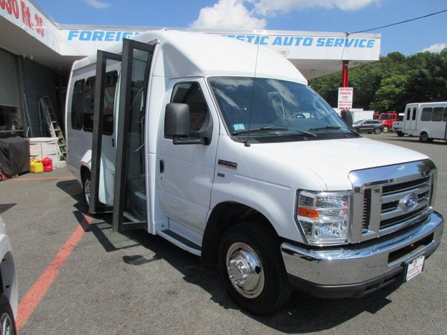 2019 Ford E-350, 14 PASSENGER SHUTTLE BUS E-350 SRW 138" WB