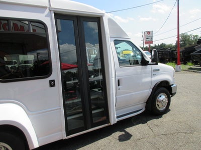 2019 Ford E-350, 14 PASSENGER SHUTTLE BUS E-350 SRW 138" WB