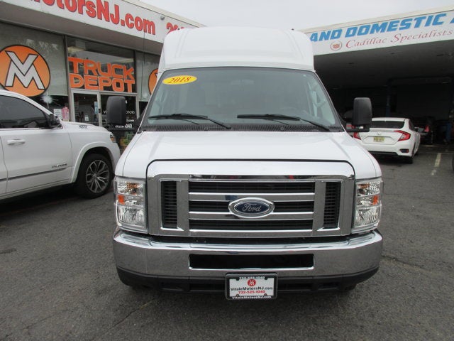 2018 Ford E350,14 PASSENGER SHUTTLE BUS E-350 SRW 138" WB