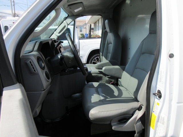 2015 Ford Econoline Commercial Cutaway 16 FOOT BOX TRUCK, LIFTGATE