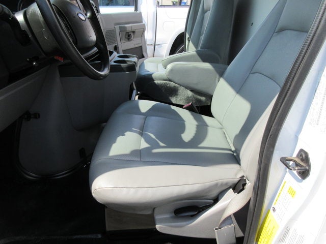 2015 Ford Econoline Commercial Cutaway 16 FOOT BOX TRUCK, LIFTGATE