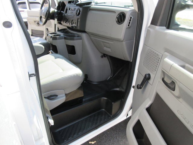 2015 Ford Econoline Commercial Cutaway 16 FOOT BOX TRUCK, LIFTGATE