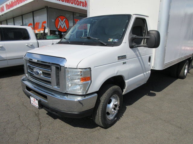 2015 Ford Econoline Commercial Cutaway 16 FOOT BOX TRUCK, LIFTGATE