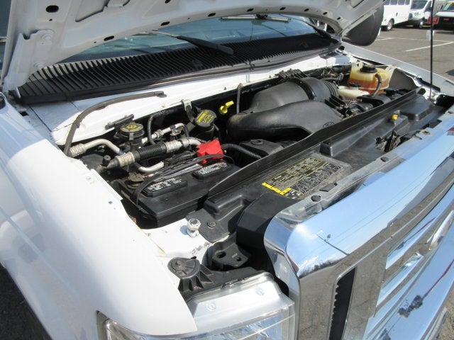 2015 Ford Econoline Commercial Cutaway 16 FOOT BOX TRUCK, LIFTGATE