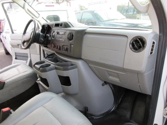 2019 Ford E-Series Cutaway E-350, 16' BOX TRUCK, LIFTGATE