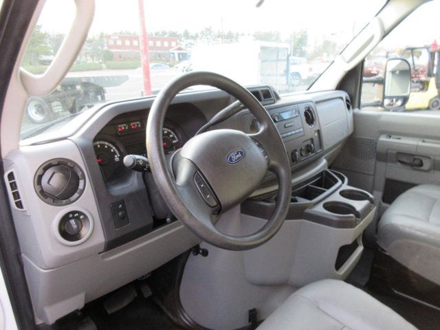 2019 Ford E-Series Cutaway E-350, 16' BOX TRUCK, LIFTGATE