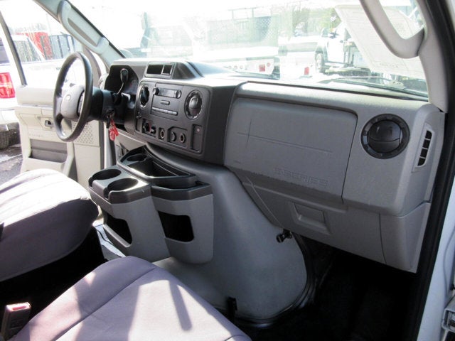 2017 Ford E-Series Cutaway E-350 ,, 13' BOX TRUCK ,, UNICELL FIBERGLASS,,