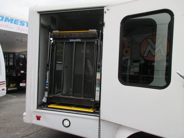 2019 Ford E-350, 6 PASSENGER, HANDICAP BUS E-350 SRW 138" WB