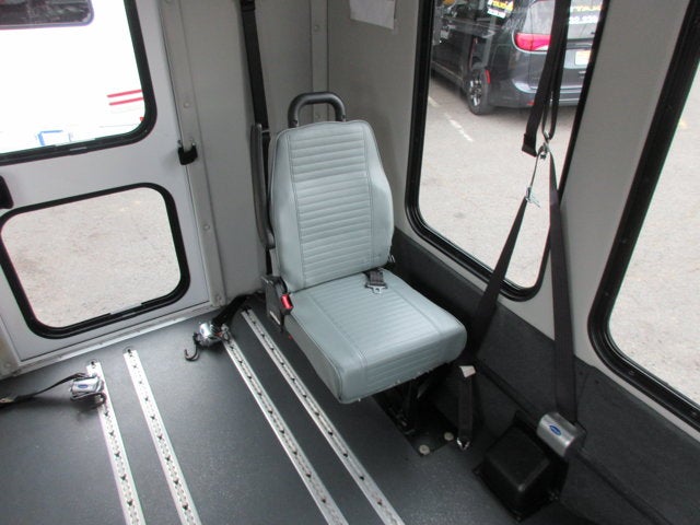 2019 Ford E-350, 6 PASSENGER, HANDICAP BUS E-350 SRW 138" WB