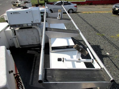 2008 Ford Super Duty F-350 DRW BUCKET TRUCK, VERSALIFT BUCKET TRUCK