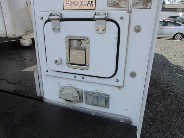 2008 Ford Super Duty F-350 DRW BUCKET TRUCK, VERSALIFT BUCKET TRUCK