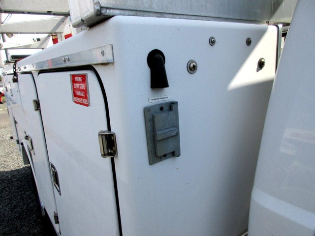 2008 Ford Super Duty F-350 DRW BUCKET TRUCK, VERSALIFT BUCKET TRUCK