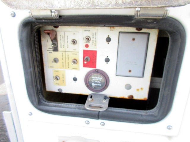 2008 Ford Super Duty F-350 DRW BUCKET TRUCK, VERSALIFT BUCKET TRUCK