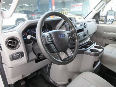 2022 Ford E-450, 14' BOX TRUCK, LIFTGATE E-450 DRW 158" WB