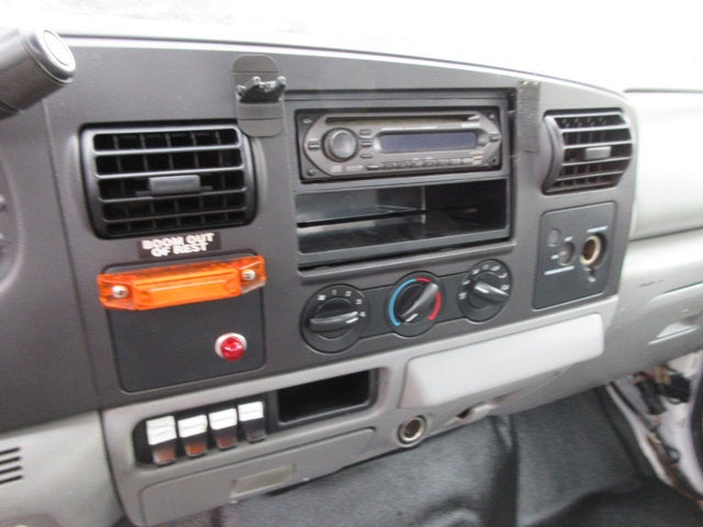 2005 Ford Super Duty F-450 DRW REG. CAB BUCKET TRUCK