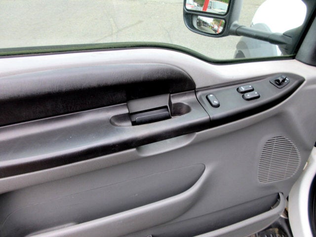 2005 Ford Super Duty F-450 DRW REG. CAB BUCKET TRUCK